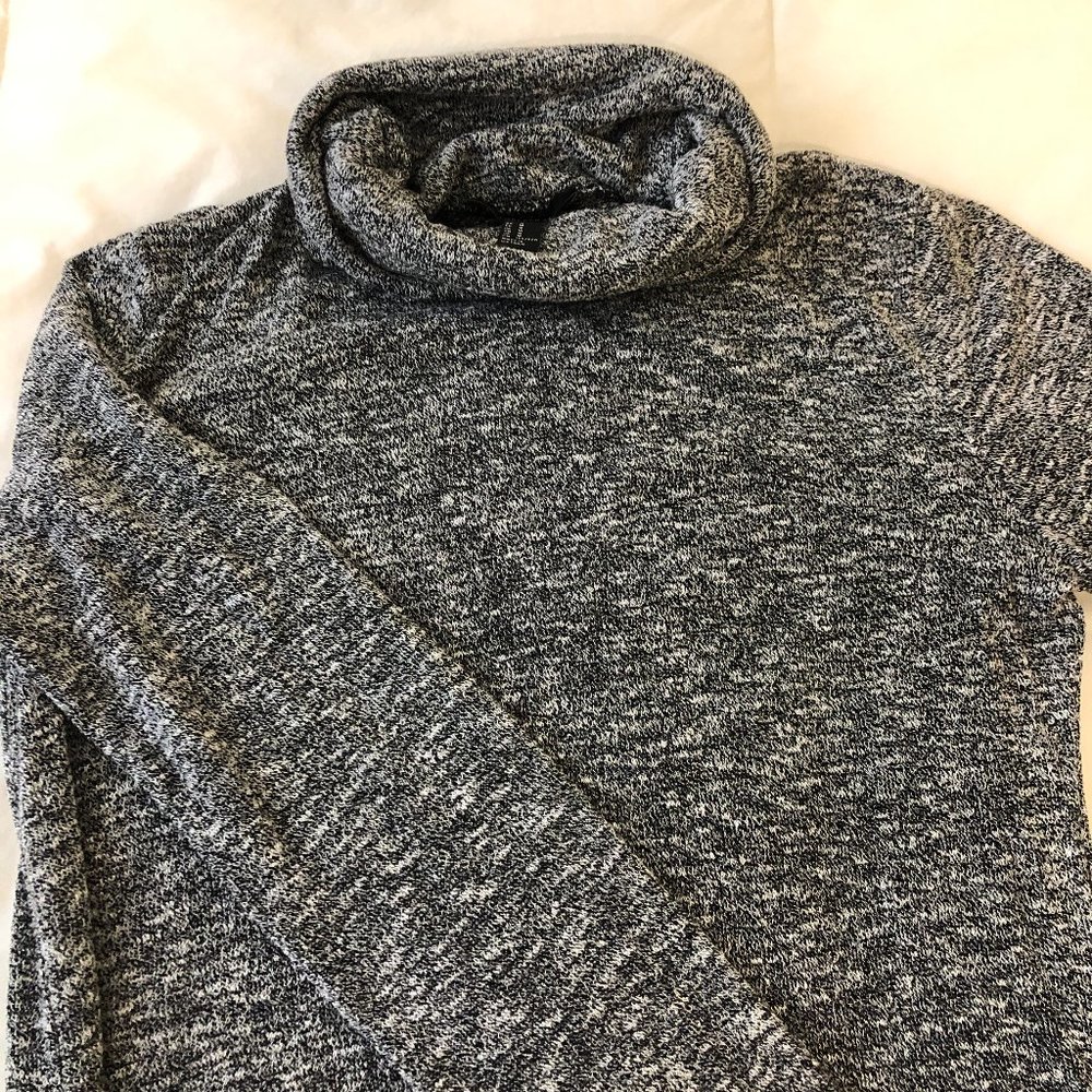 light, flowy turtleneck - Picture 2 of 4